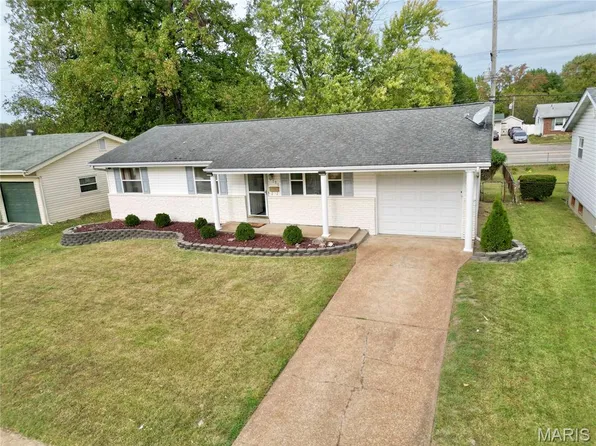 2755 Benne Dr, Florissant, MO 63031