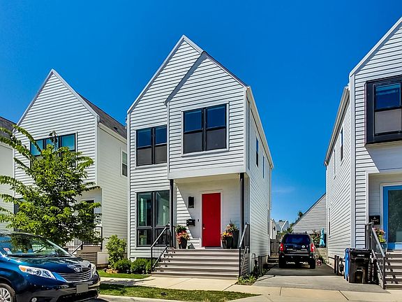 2nd image of 4412 W Waveland Ave