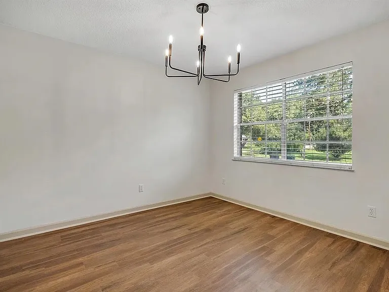 1825 Sherwood Dr — Photo 7