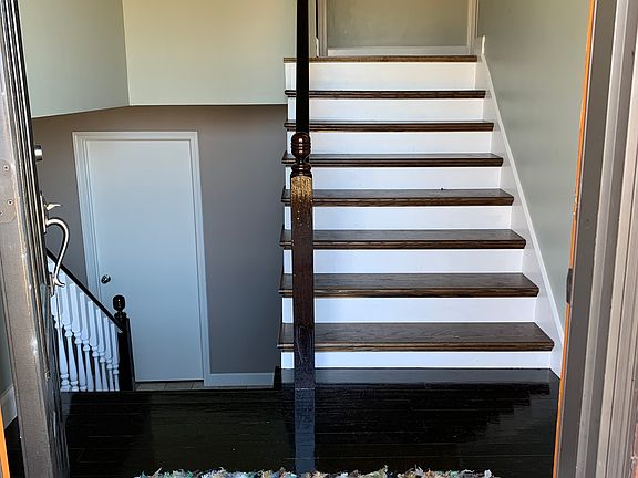 3rd image of 205 Hillcrest St