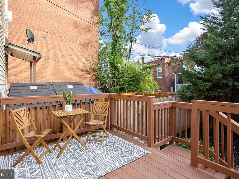 215 T St NE — Photo 10