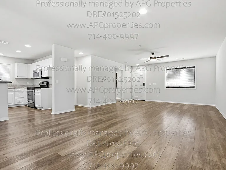 139 Thompson Ave — Photo 14