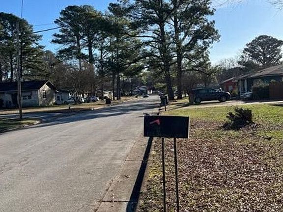 4th image of 1001 Royal Dr SE