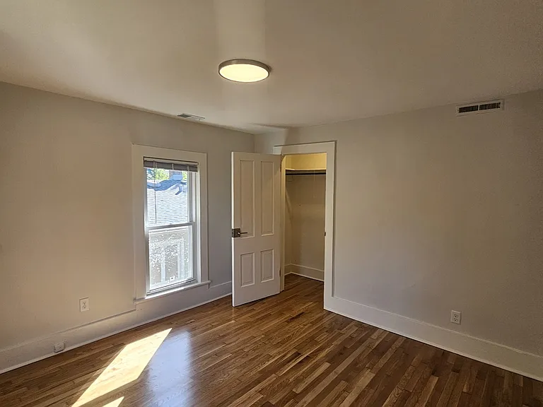 403 S 6th Ave — Photo 8