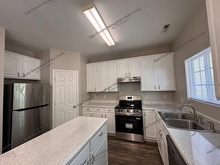 424 Alero Rd — Photo 3