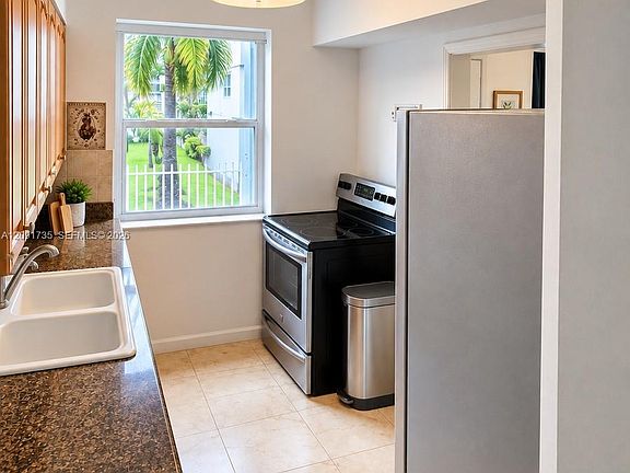 5th image of 530 SW 10th St APT 2-C