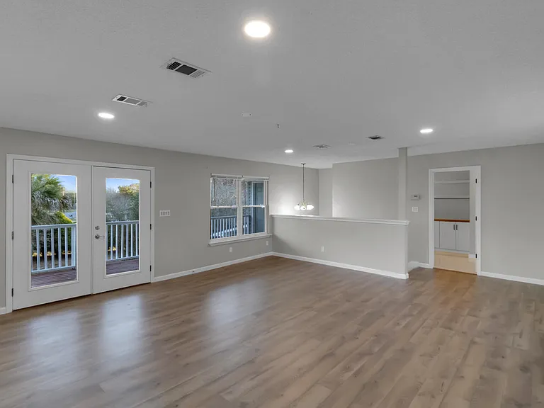 300 Wildwood St — Photo 24