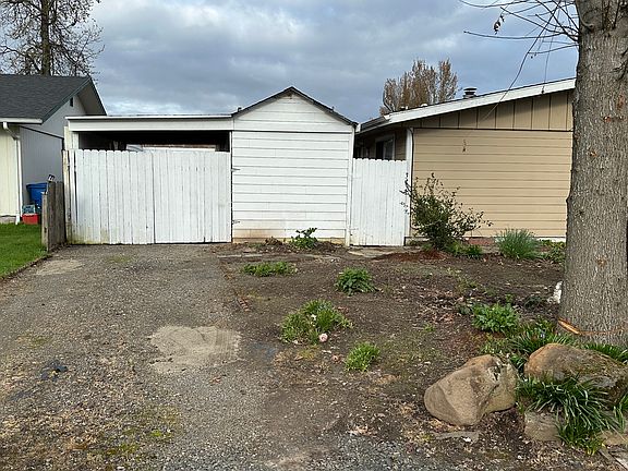 3rd image of 4042 Cypress St NE