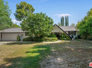 20447 Robert Pl, Woodland Hills, CA 91364