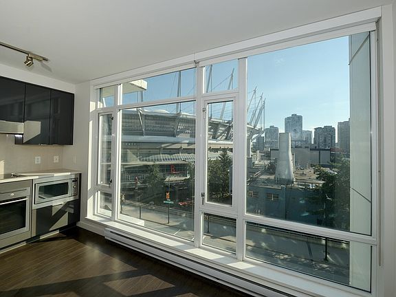 4th image of 161 W Georgia St #705