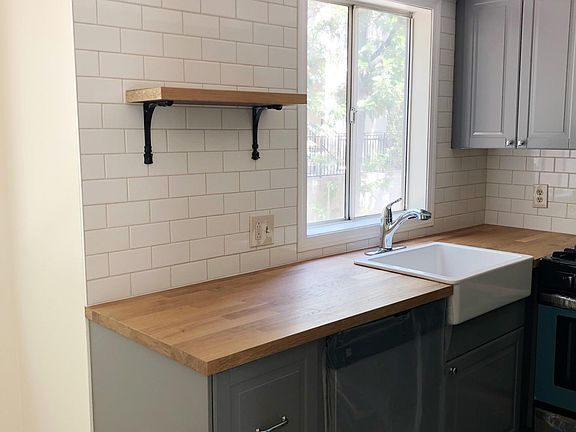 2nd image of 7320 Balboa Blvd Unit 134