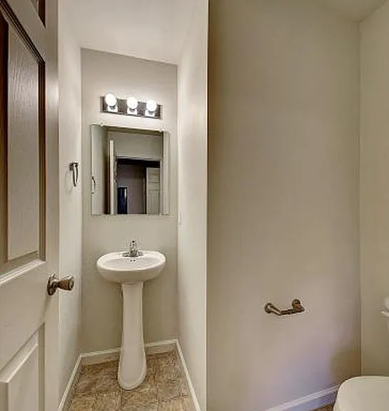 Windsor Hills Condominiums — Photo 4