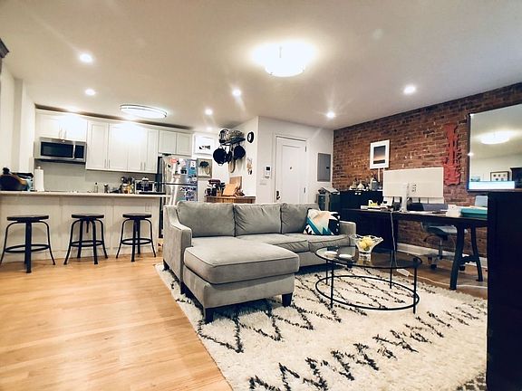3rd image of 926 President St #1R