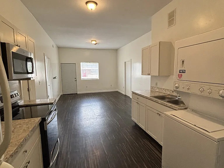 486 Whittier St — Photo 1