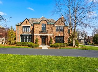 62 Lake Forest Dr, Saint Louis, MO 63117