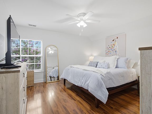 5th image of 139 Tuscany Ct