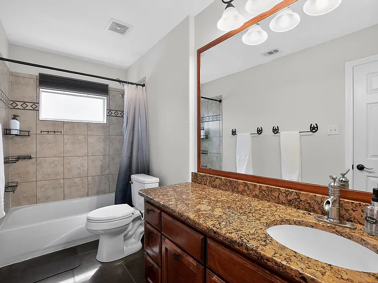 395 Spring Dr — Photo 10