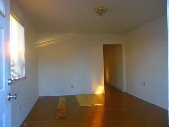 2nd image of 2432 Music St