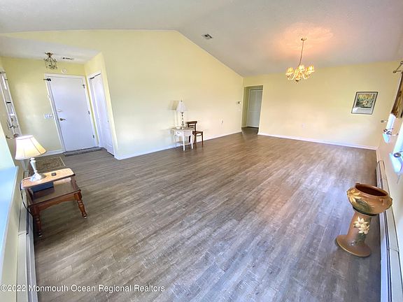 3rd image of 15 Narberth Way
