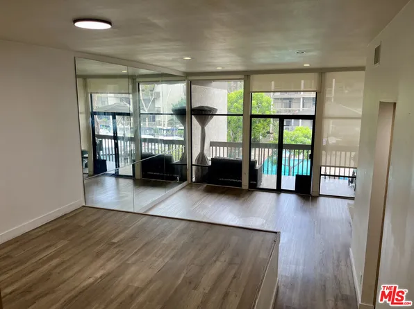 7217 Marina Pacifica Dr, Long Beach, CA 90803