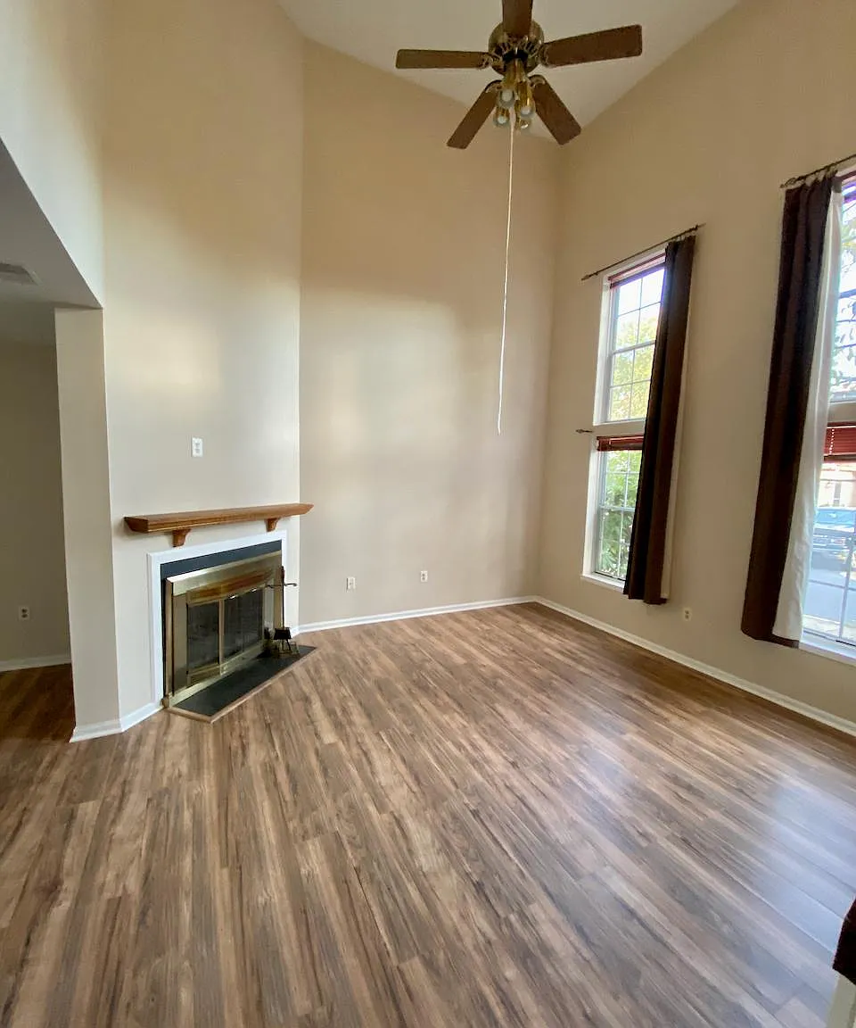 3 bed, 2.5 bath, 1995 sqft, $2,500 — Photo 2