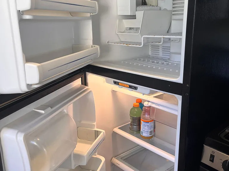 Fridge with ice-maker