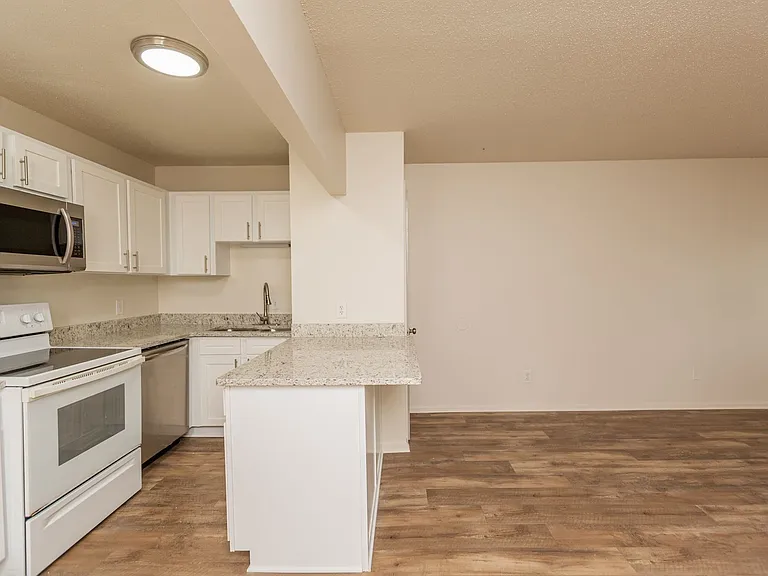 Kate's View Apartments | Updated North Chattanooga Apartments with Scenic Views — Photo 4