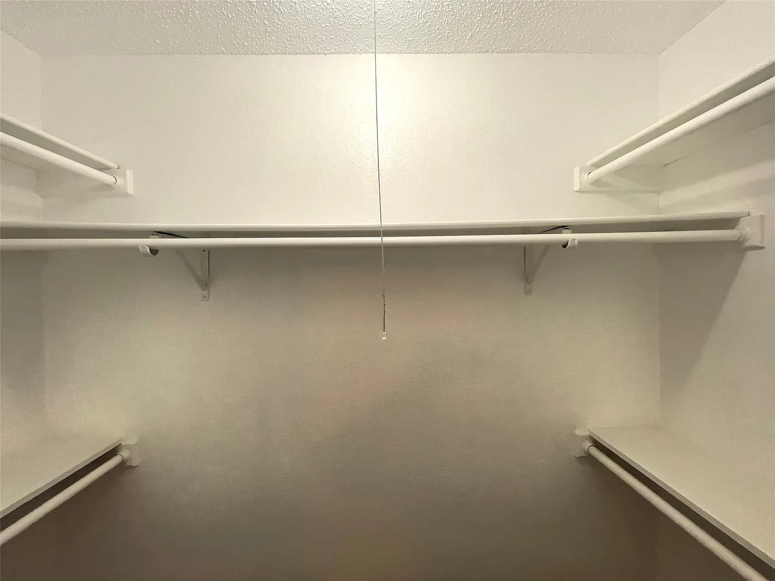 2 bed, 1.5 bath, 1025 sqft, $1,400 — Photo 3