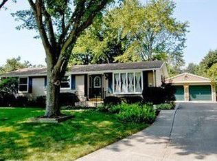 1513 Surrey Rd, Batavia, IL 60510