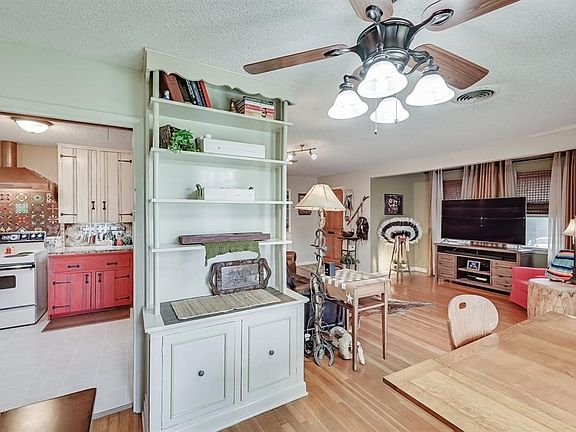 5th image of 2748 Spruce Park Dr