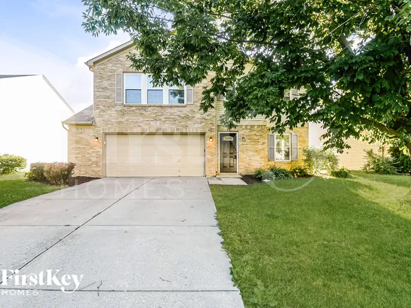 5702 N Jefferson Dr, McCordsville, IN 46055