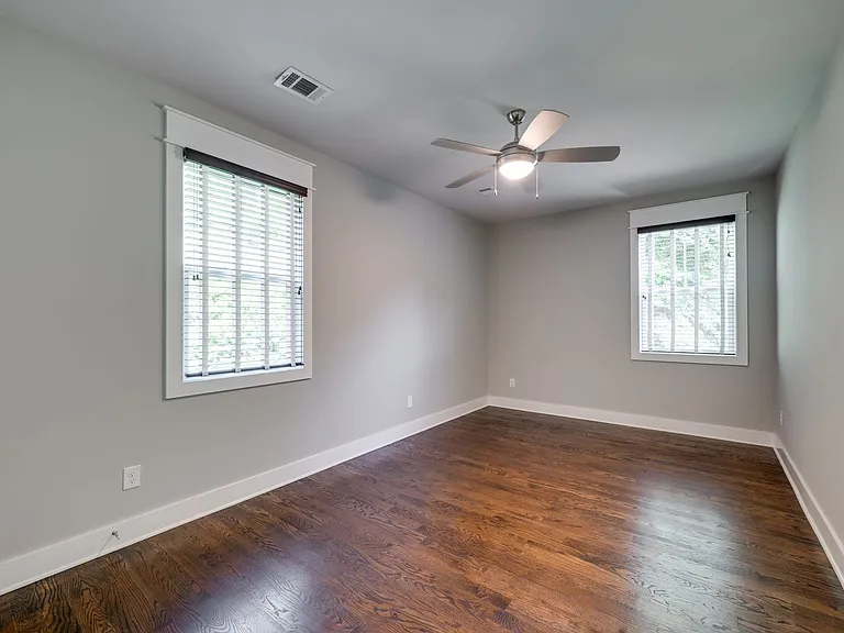 700A Eastland Ct — Photo 17