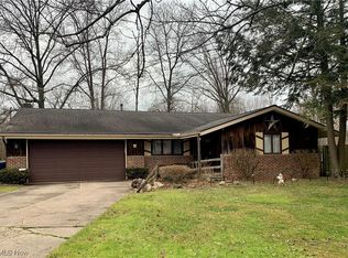 996 Lakewood Beach Dr, Sheffield Lake, OH 44054