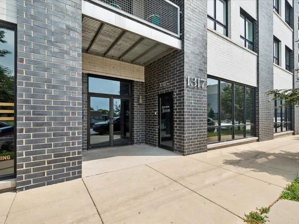 1317 N Larrabee St #401, Chicago, IL 60610