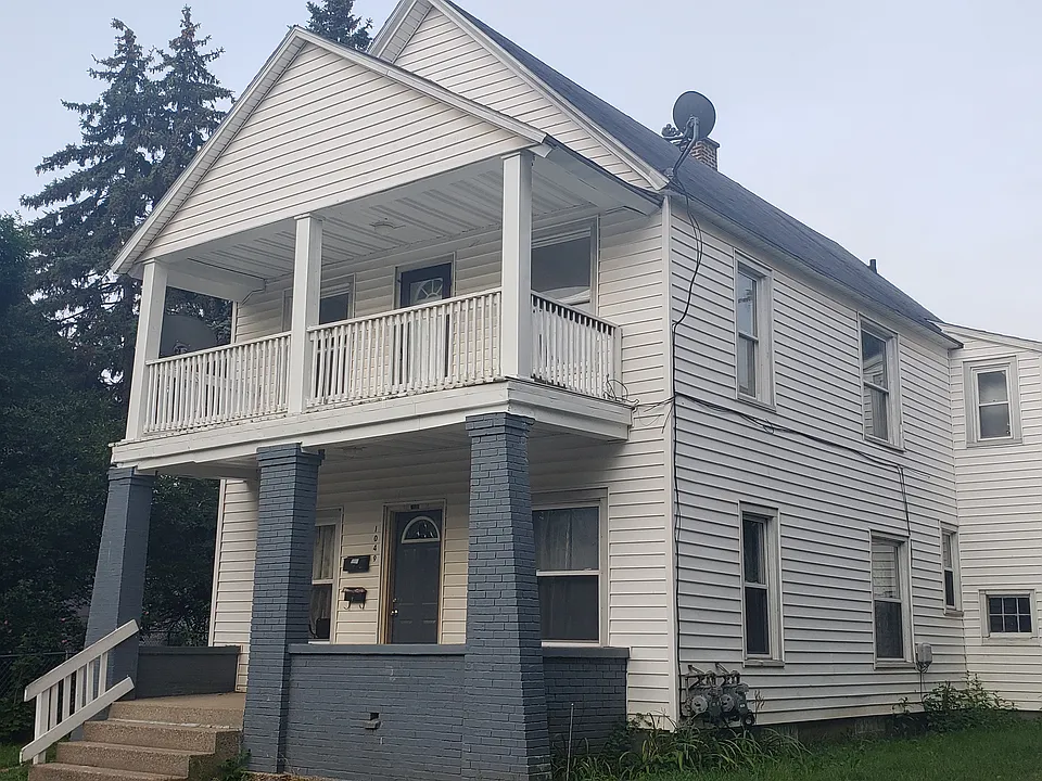 Front view of the house.Upper unit 2 available for rent.