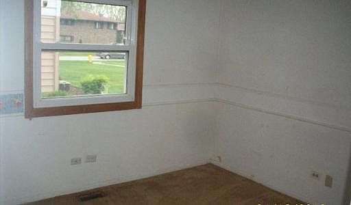 5th image of 19344 Oakwood Ave #37