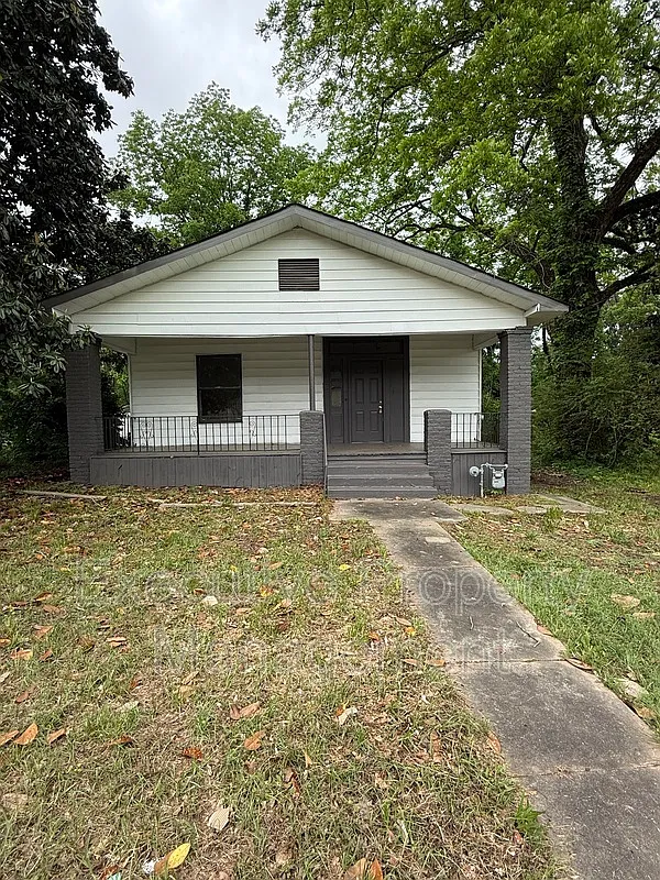 3 bed, 1.0 bath, 1165 sqft, $850 — Photo 1