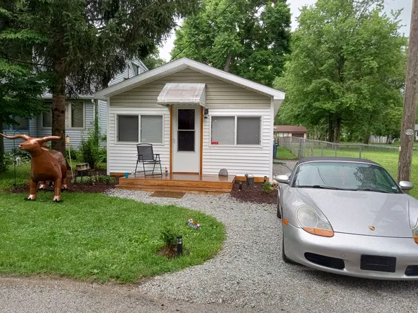 6376 E Leenon Ave, Knox, IN 46534