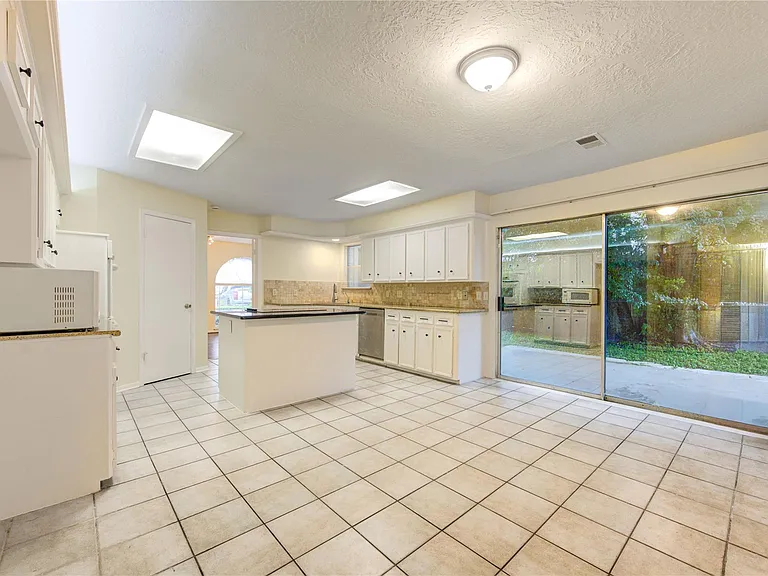 12810 Chaseland Ln — Photo 14