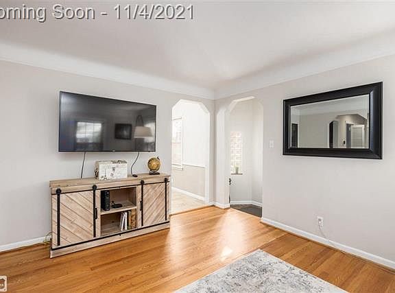 5th image of 22105 California St