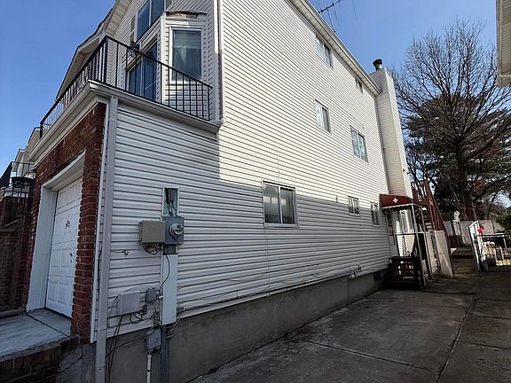 2nd image of 121 Rockne St