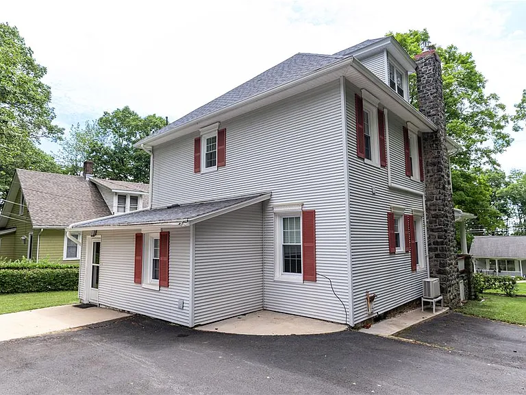 26 Center Ave — Photo 33