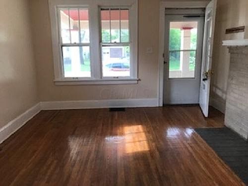 4th image of 469 Naomi Ct