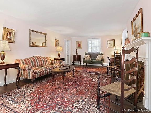 5th image of 228 Essex St