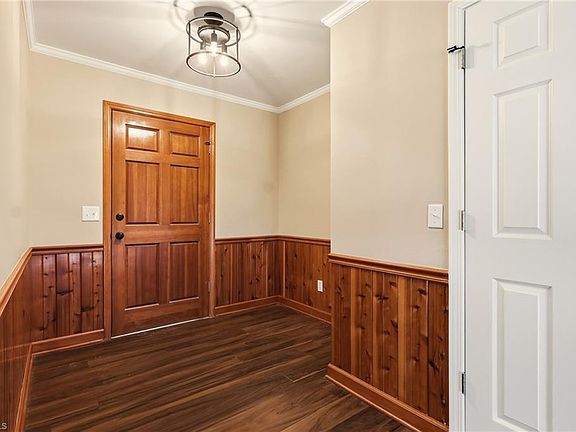 5th image of 4738 Endwell Rd