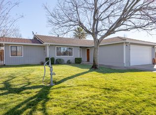 463 Peppertree Ln, Redding, CA 96003
