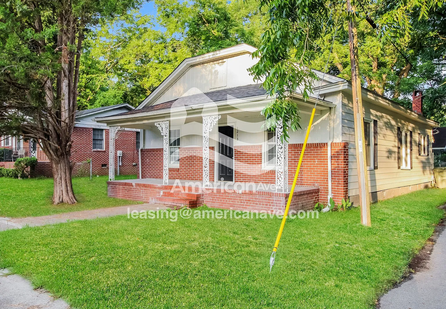 3 bed, 1.0 bath, 1421 sqft, $1,059 — Photo 2