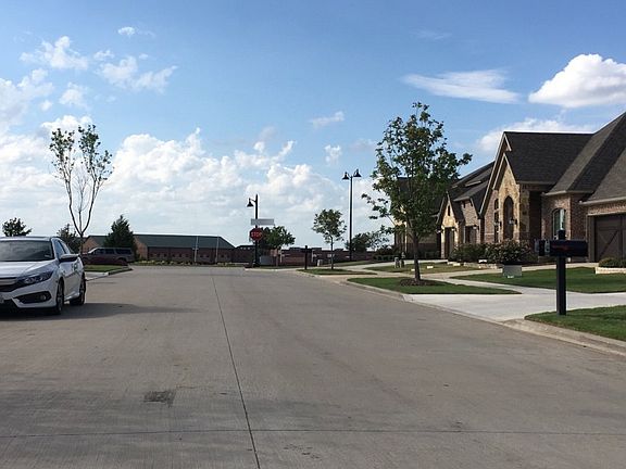 5th image of 709 Sandbox Dr