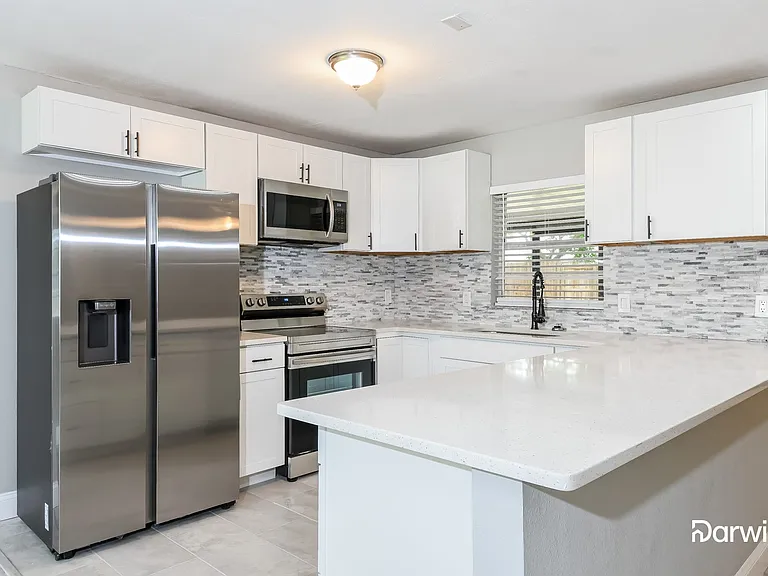 7045 Hammock Way — Photo 3