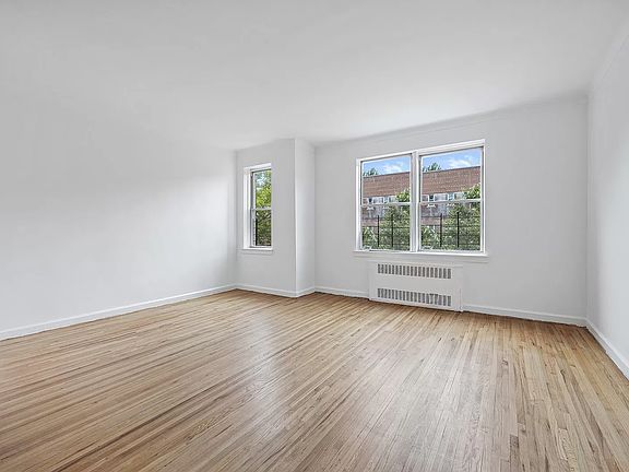 2nd image of 915 E 17th St APT 517